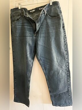 Wrangler Men's Faded Blue Relaxed Jeans